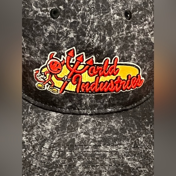 World industries Willy flameboy skateboard black tue dye cap - Picture 3 of 3